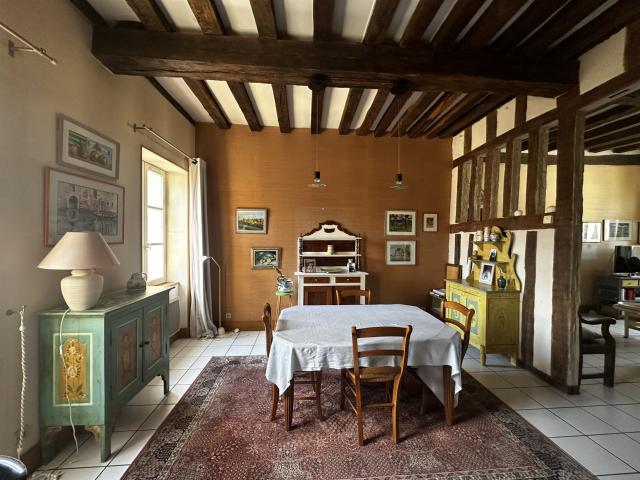 Appartement de caractère de 176 m2 Centre historique de Ne. 176m² Nevers