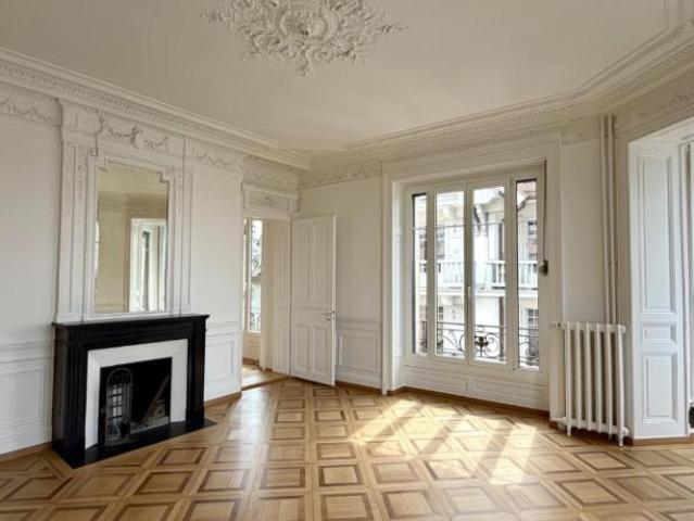 Appartement de caractère de 5 pièces au coeur de Lausanne