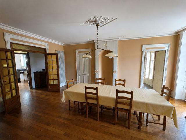 Appartement de charme 139,62 m2 1er étage Lons le Saunier 5 pièce s