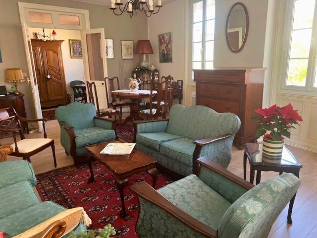 Appartement de charme au coeur du Vieux COGNAC avec vaste séj