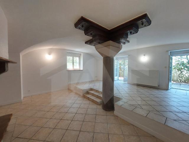 Appartement de Charme dans le Château de Poisat 109 m2 Souplex avec Jardin et Garage