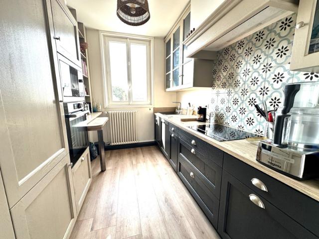 APPARTEMENT DE CHARME DERNIER ETAGE QUARTIER LAFAYETTE GARE