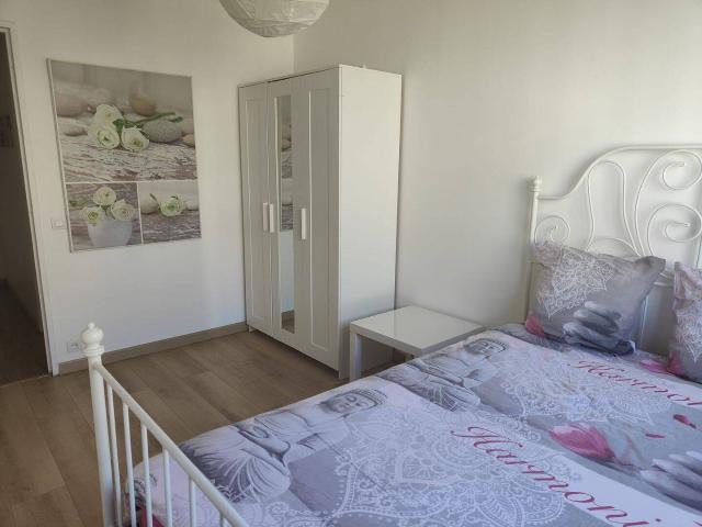 Appartement de F2 meublé 44 m² au calme avec parking à Courbevoie