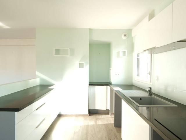Appartement de haut standing, situé à deux minutes de l'Axe N12