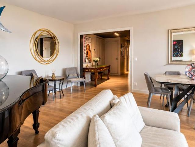 Appartement de luxe au 14ᵉ étage avec vue panoramique sur Genève, le Salève et le Mont Blanc