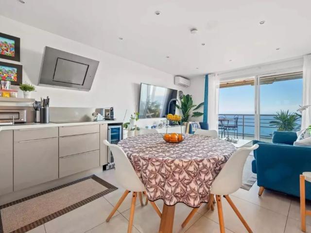 Appartement de luxe de 3 pièces en vente à Beausoleil, Normandie