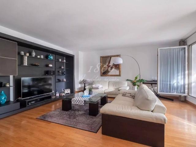 Appartement de luxe de 5 pièces en vente à Buttes Chaumont, Villette, Bas Belleville, France