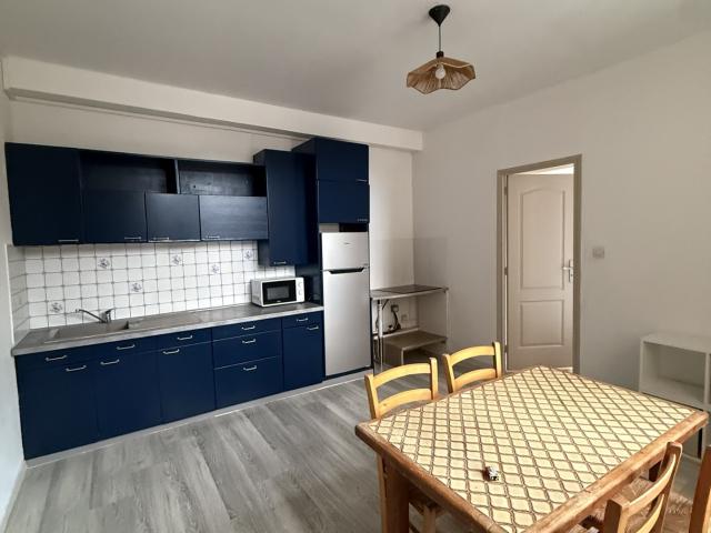 APPARTEMENT DE PLAIN PIED CENTRE DE FLIXECOURT