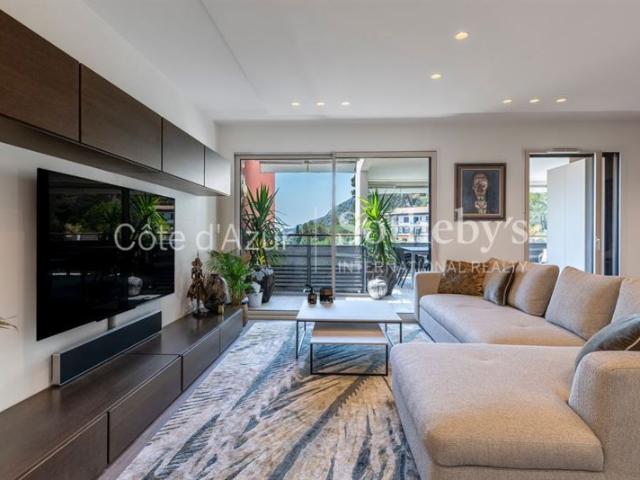Appartement de prestige avec terrasse, piscine et aperçu mer à È