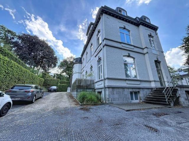 Appartement de standing 4 chambres et jardin privatif