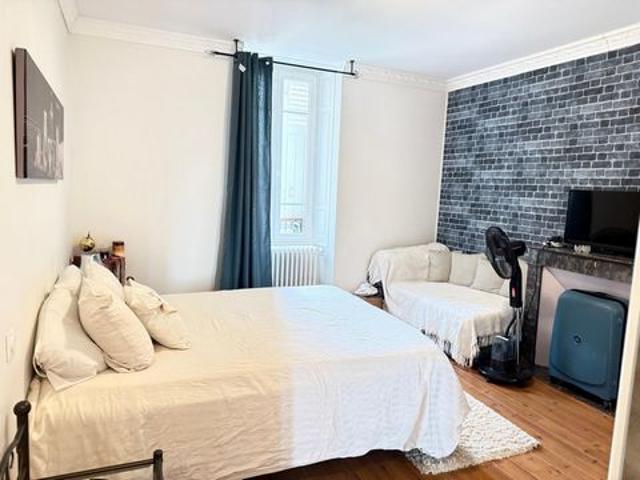 Appartement de standing de 121 m2, 3 ch, cave et jardin