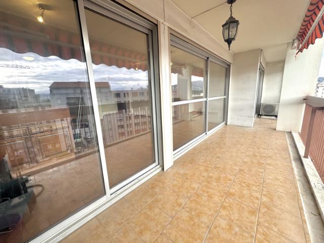 Appartement de standing Etage élevé Traversant Balcon