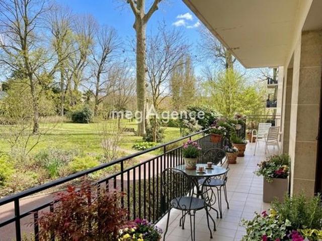 Appartement de standing lumineux 165 m² – Domaine privé sécurisé – Parking et Cave Saint Nom La Bretèche