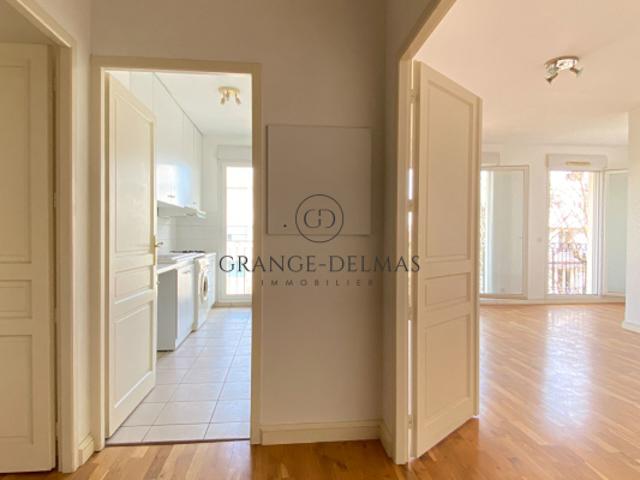 Appartement dernier étage avec ascenseur et parking CROIX BLANCHE