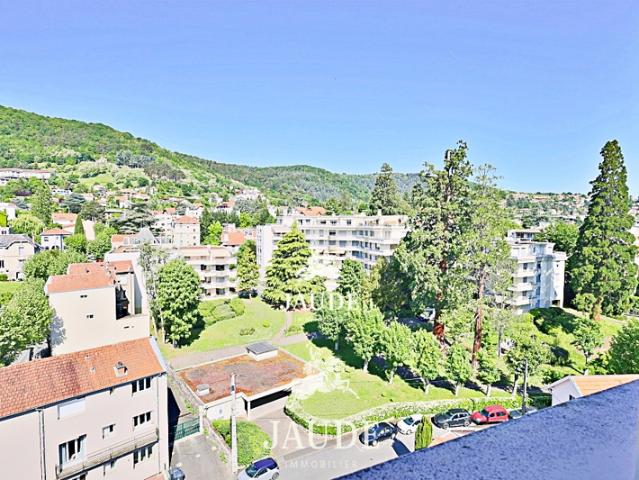 APPARTEMENT DERNIER ETAGE CHAMALIERES A RENOVER
