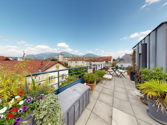 Appartement DERNIER ETAGE T3 61m2 en Triplex + Terrasse de 55m2 Grenoble Saint Martin d'hères