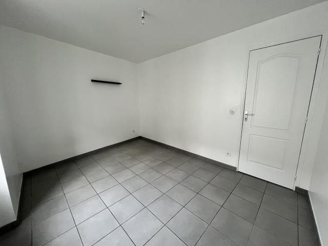Appartement deux pièces avec parking proximité gare