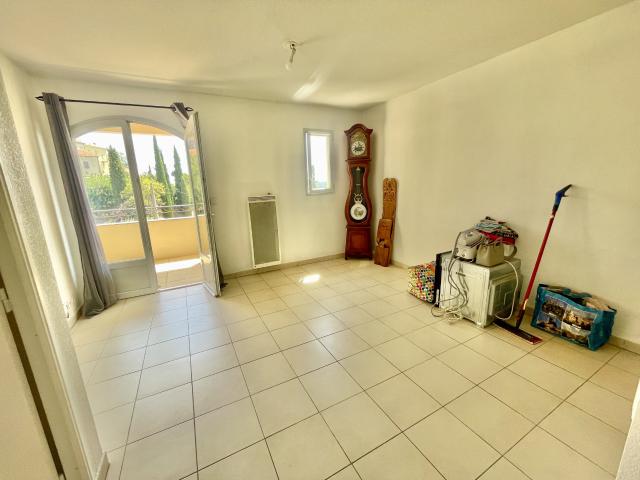 Appartement deux pièces avec terrasse et vue dégagée