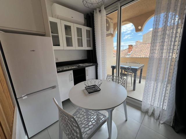 APPARTEMENT DEUX PIECES AVEC TERRASSE