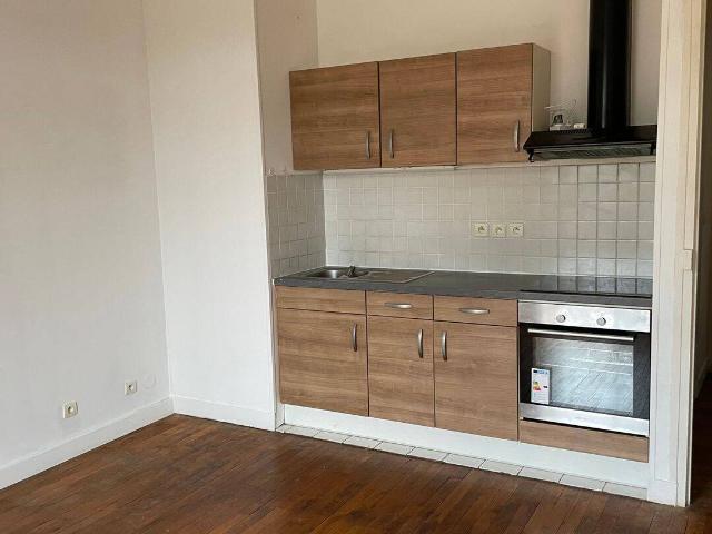 Appartement deux pieces balcon à Marboué