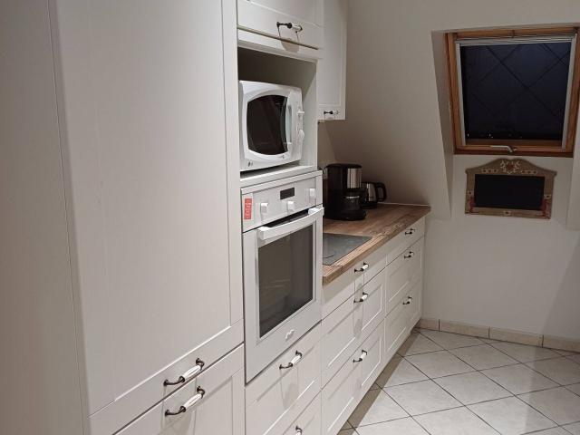 APPARTEMENT DEUX PIECES MEUBLE DANS CHATEAU