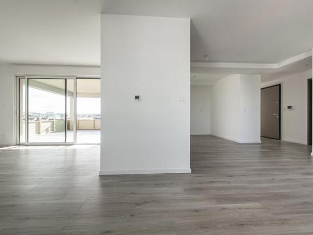 Appartement d'Exception 154 m2 habitables 8e étage avec