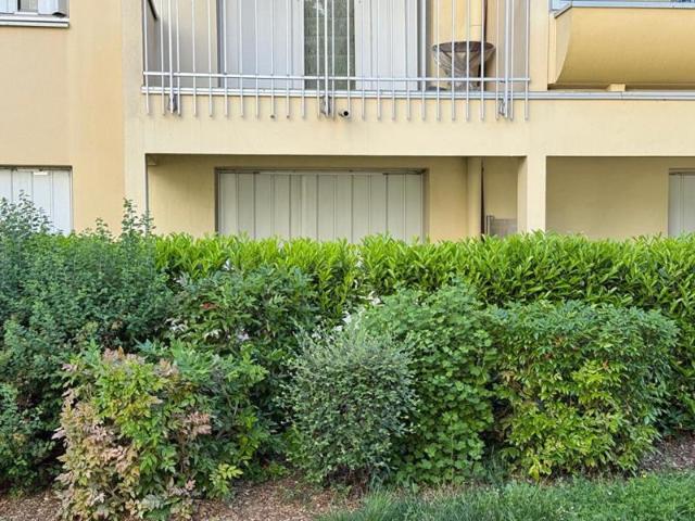 Appartement Dijon T2 environ 35m2,1 pièce à vivre de 23m2 rez de jardin très calme et agréable