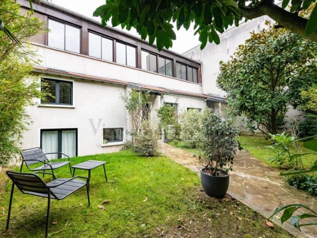 Appartement Duplex 151.47 m² carrez dont 216.43m² au sol