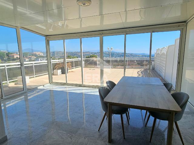 Appartement Duplex 4 pièces à louer avec vue mer et montagnes à Saint Laurent du Var