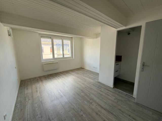 Appartement duplex 4 pièces avec terrasse privative Centre ville de Saverdun