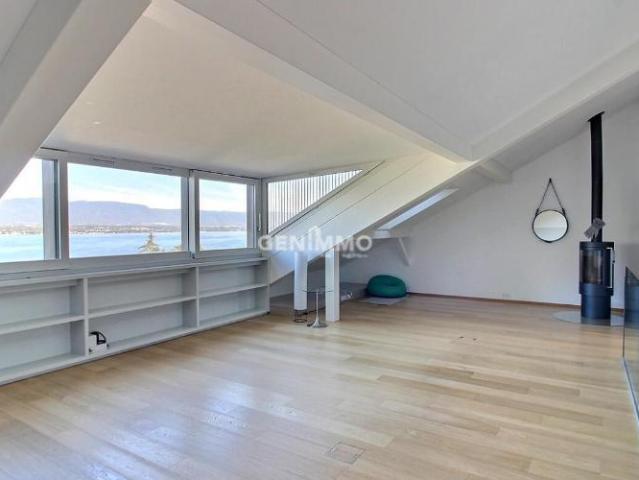Appartement duplex avec vue panoramique sur le lac ? Anières