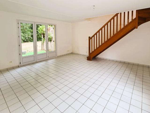APPARTEMENT DUPLEX avec Jardin privatif dans le Parc St Corneille à VERBERIE