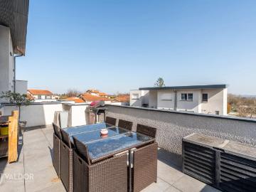Appartement duplex en attique de 121 m² avec terrasse