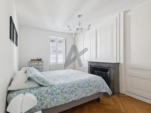 Appartement duplex en étage élevé vue sur la Bourse