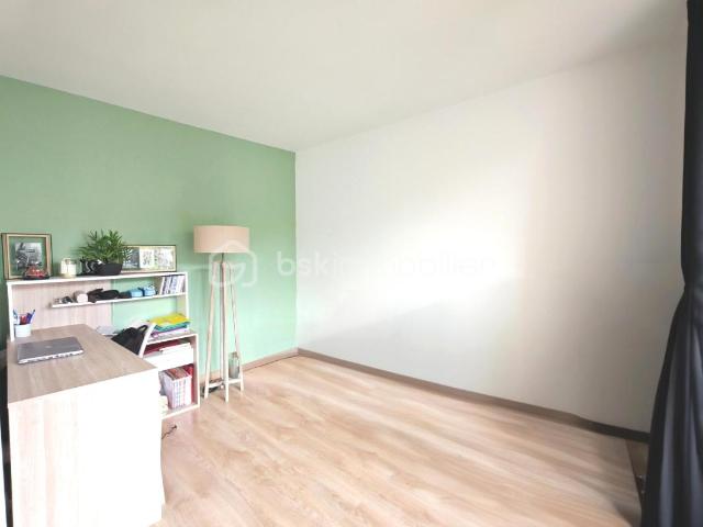Appartement duplex lumineux au dernier étage avec balcon et box