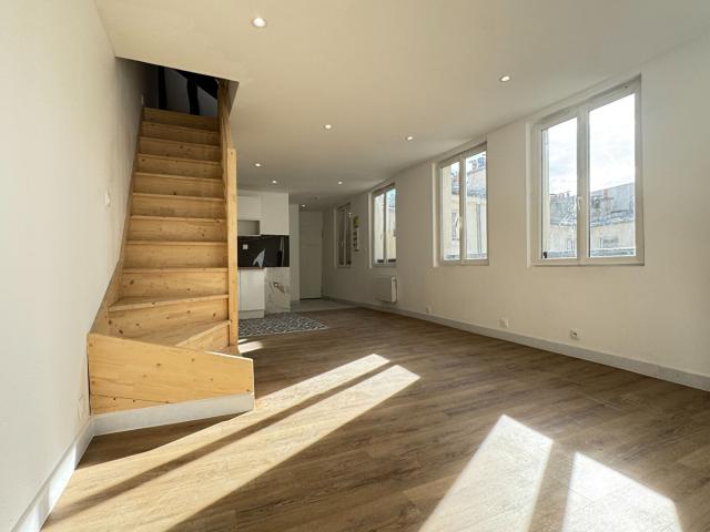 APPARTEMENT DUPLEX PARIS 19ème Rue de Belleville