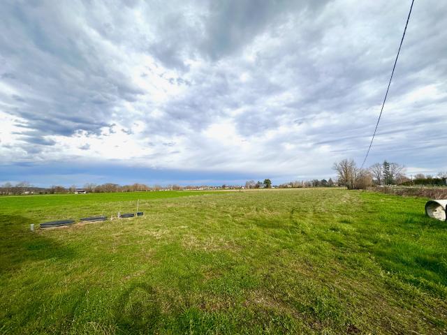 Appartement Duplex, plateau, avec grand terrain agricole