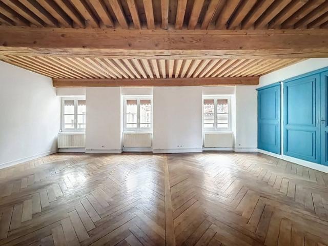 Appartement Duplex T4 137m2 au sol 113m2 carrez LYON 2 Poutres apparentes rue calme