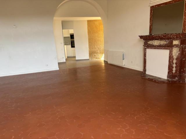 Appartement Duplex T4 124m² Château de MEYRARGUES 13650