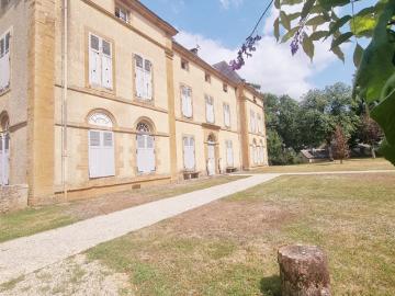 APPARTEMENT DUPLEX T4 dans un CHATEAU