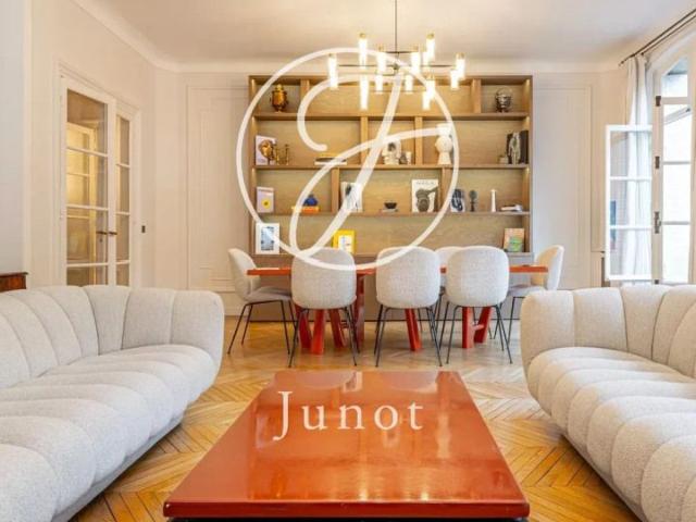 Appartement • Ecole Militaire