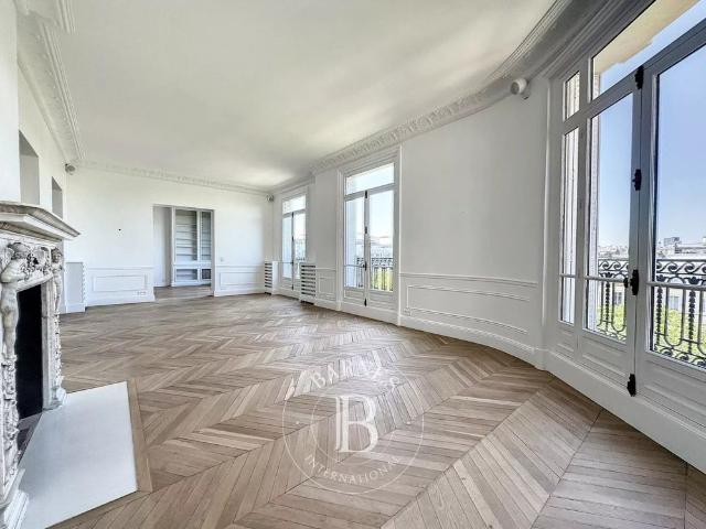 Appartement • Ecole Militaire