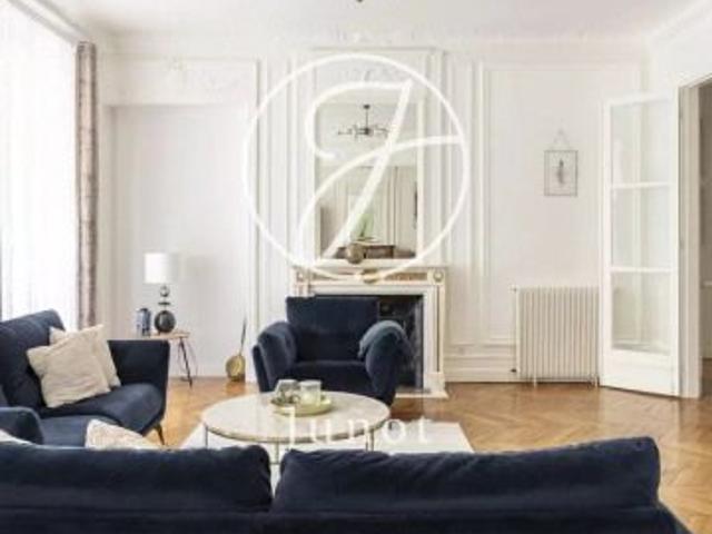 Appartement • Ecole Militaire
