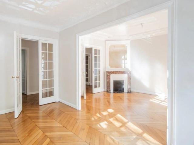 Appartement • Ecole Militaire