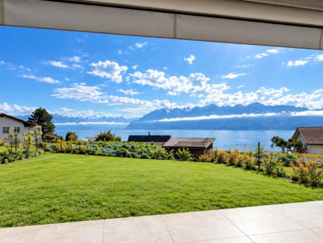 Appartement en terrasse 3.5 pièces avec une vue époustouflante sur le lac et montagnes