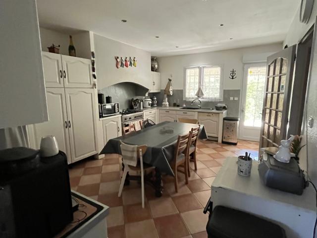 Maison à louer à Tarascon, Provence Alpes Côte d'Azur, 892500€