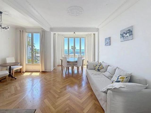 Le Port, appartement de caractère avec vue mer dans une villa Belle Époque