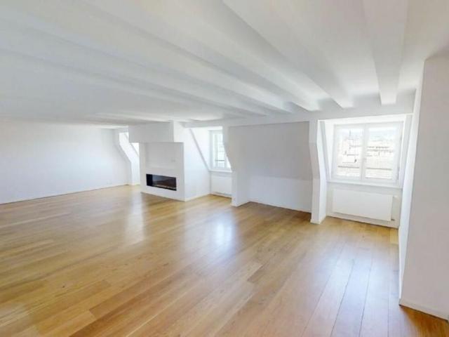 Appartement en attique à louer au centre ville