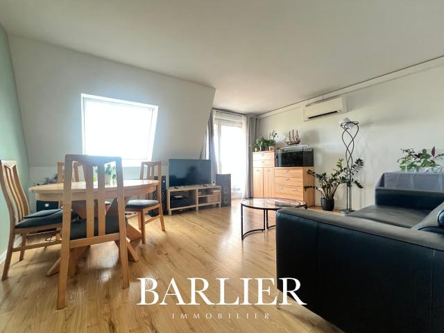 Appartement en attique 4 pièces de 68 m2 avec vue dégagée