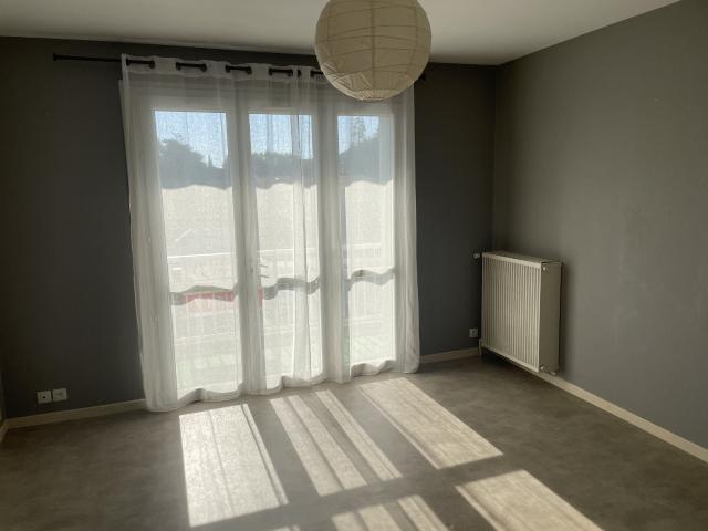 APPARTEMENT en centre ville avec balcon